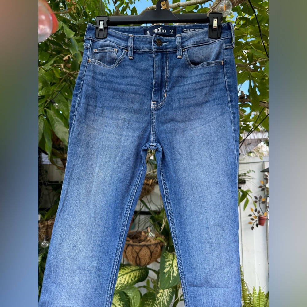 Hollister High-Rise Super Skinny Jeans